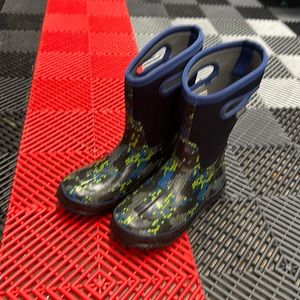 Bogs boys or men’s size 6 snow rain boots